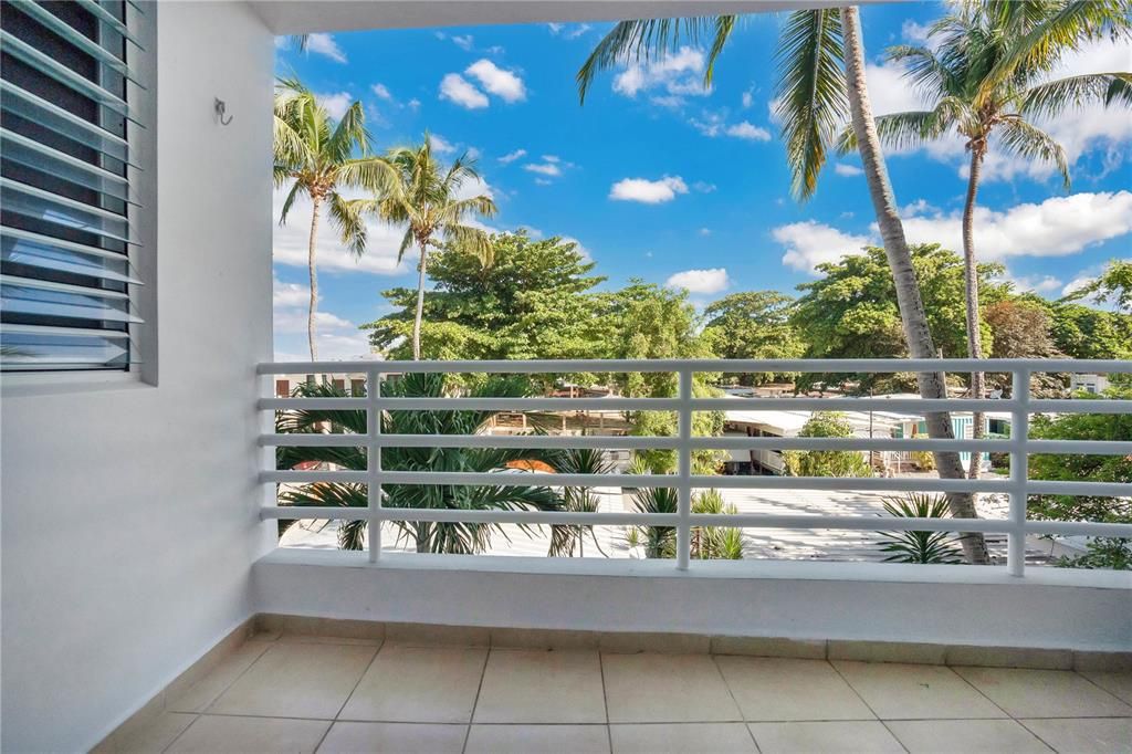 Balcony- Side beach view