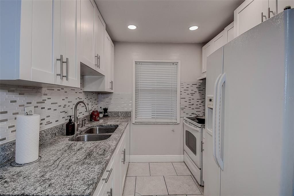 Active With Contract: $129,900 (2 beds, 1 baths, 817 Square Feet)