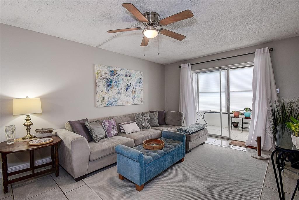 Active With Contract: $129,900 (2 beds, 1 baths, 817 Square Feet)