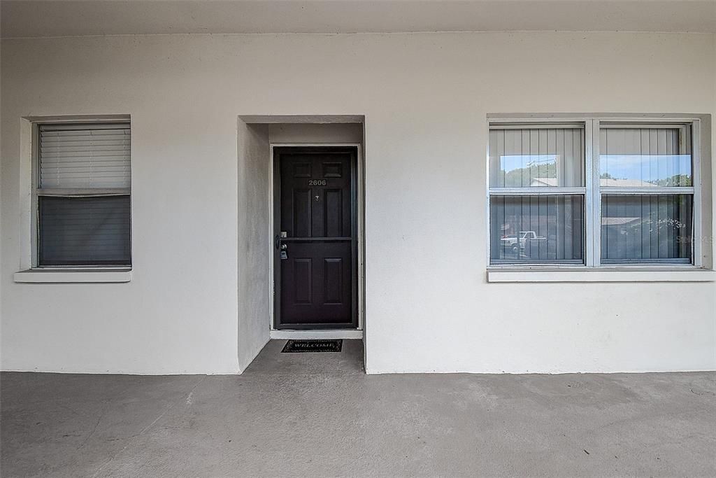 Active With Contract: $129,900 (2 beds, 1 baths, 817 Square Feet)