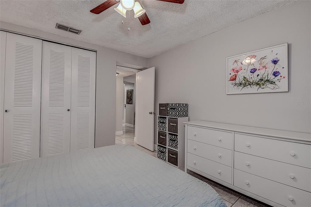 Active With Contract: $129,900 (2 beds, 1 baths, 817 Square Feet)