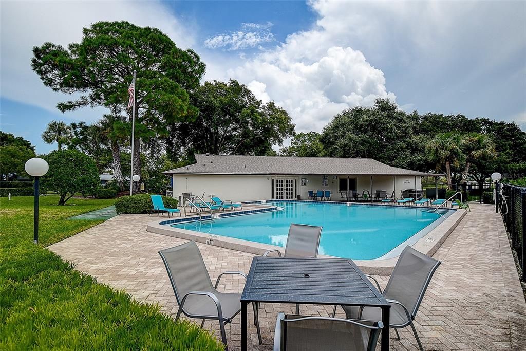 Active With Contract: $129,900 (2 beds, 1 baths, 817 Square Feet)
