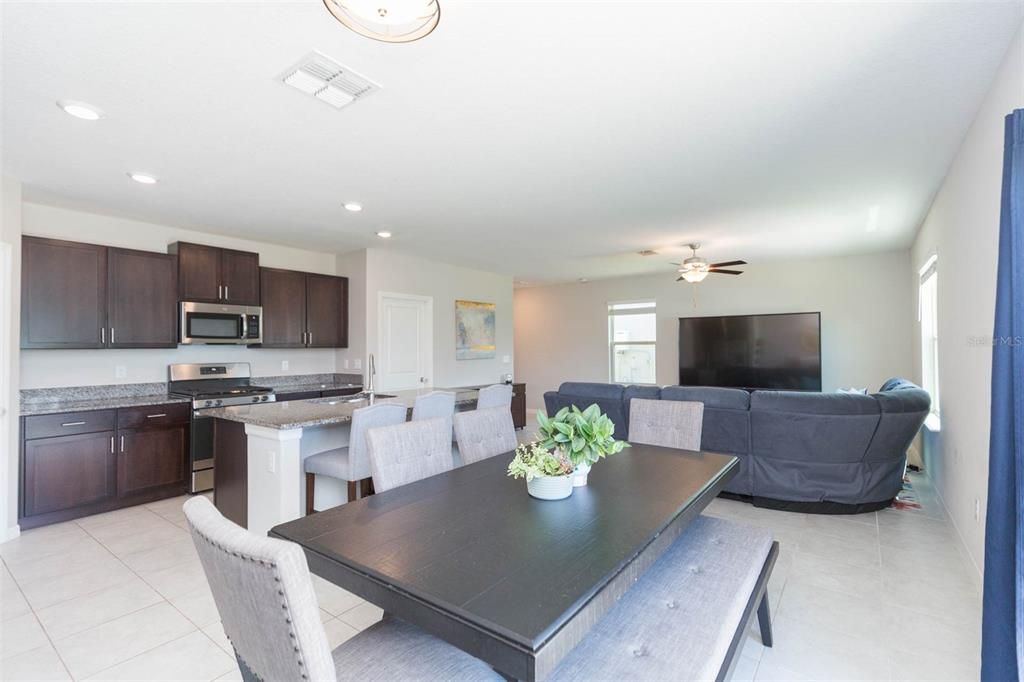 Active With Contract: $350,000 (4 beds, 2 baths, 1914 Square Feet)