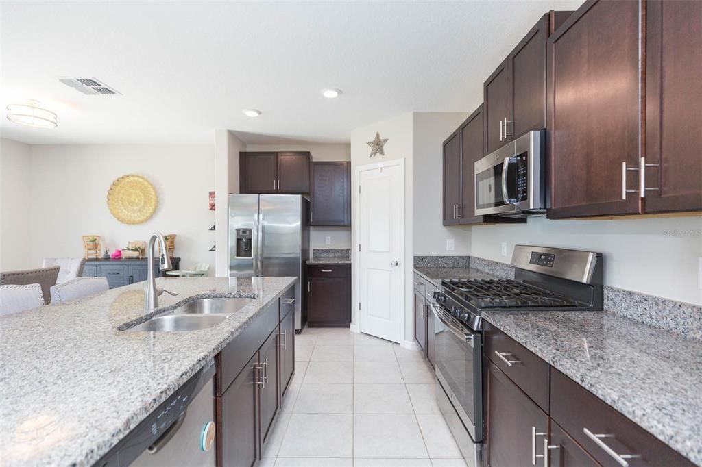 Active With Contract: $350,000 (4 beds, 2 baths, 1914 Square Feet)