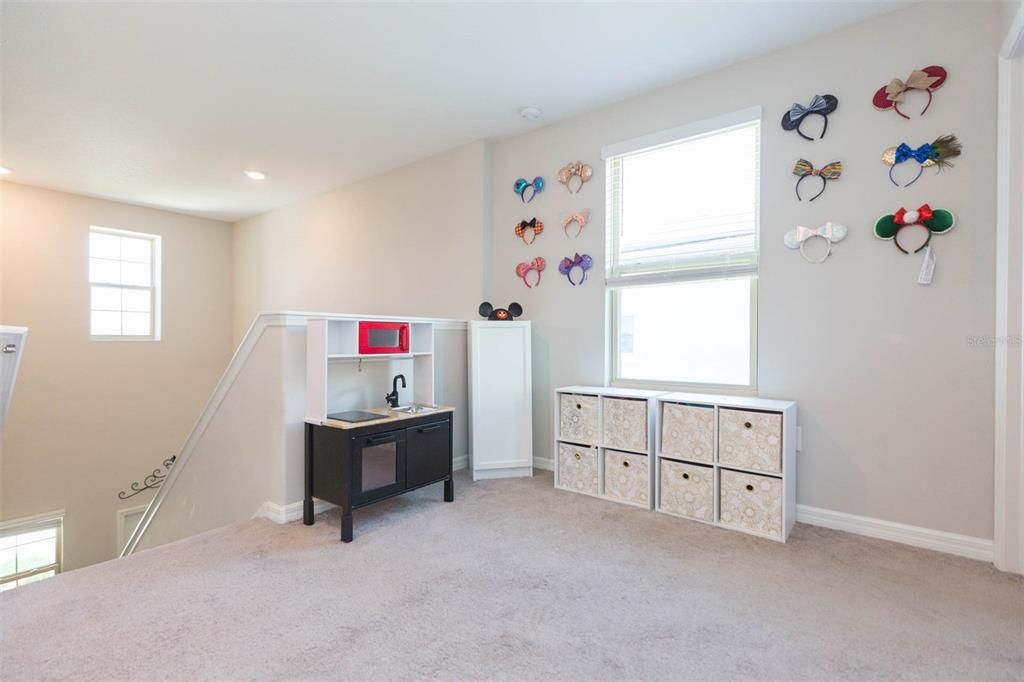 Active With Contract: $350,000 (4 beds, 2 baths, 1914 Square Feet)