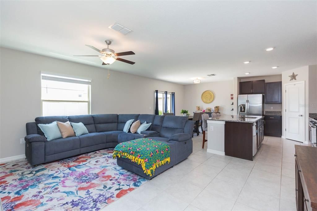 Active With Contract: $350,000 (4 beds, 2 baths, 1914 Square Feet)