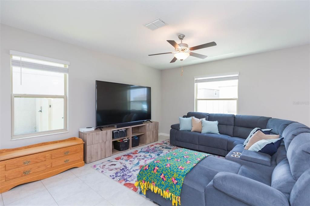 Active With Contract: $350,000 (4 beds, 2 baths, 1914 Square Feet)