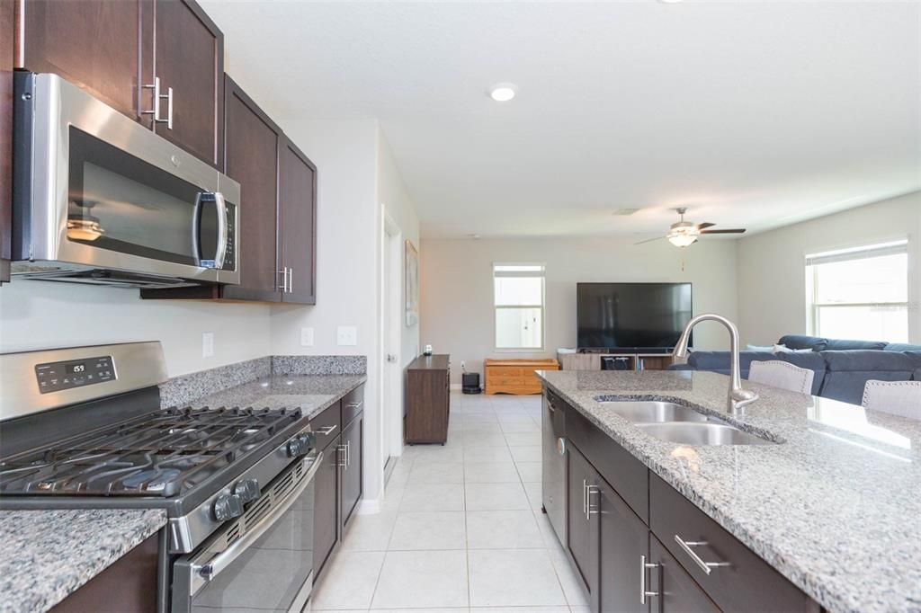 Active With Contract: $350,000 (4 beds, 2 baths, 1914 Square Feet)