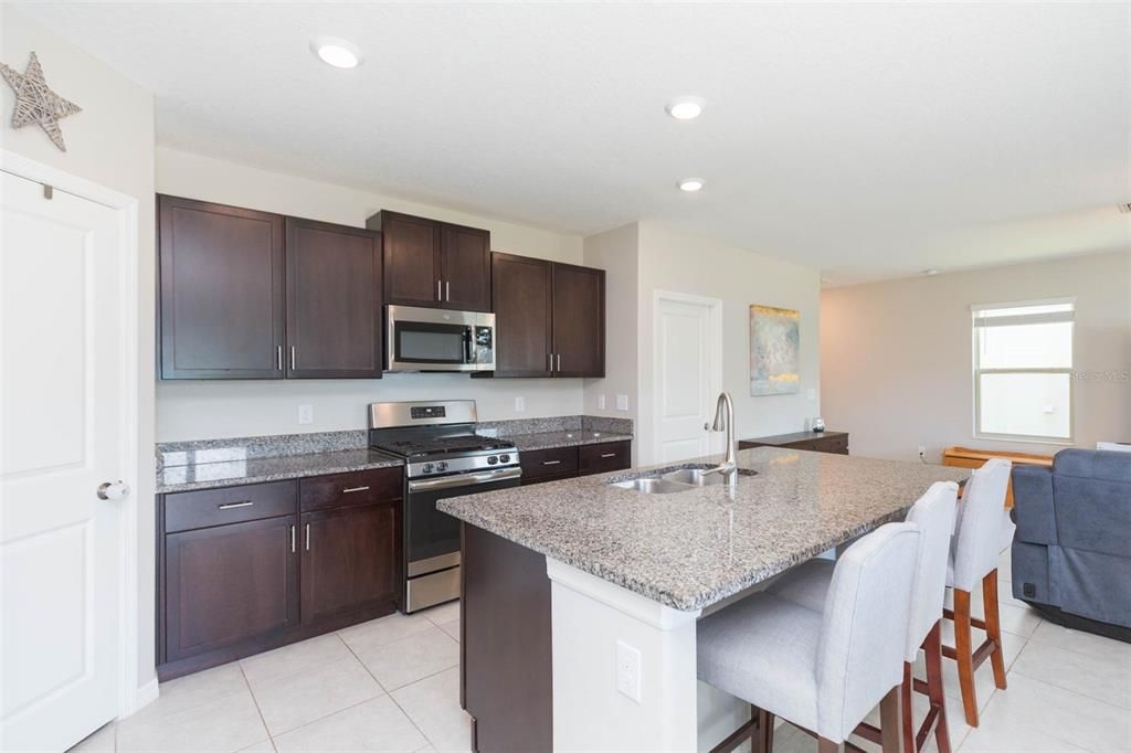 Active With Contract: $350,000 (4 beds, 2 baths, 1914 Square Feet)