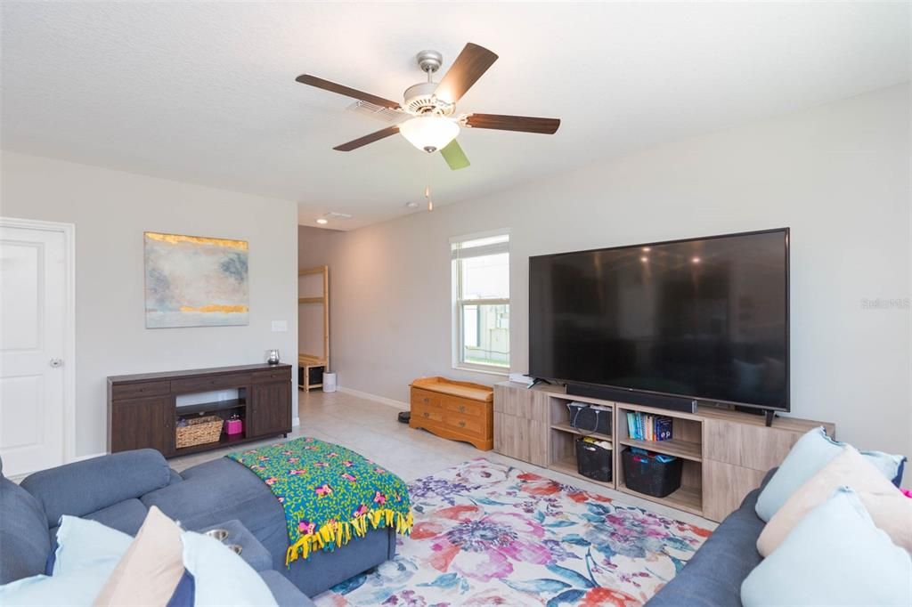 Active With Contract: $350,000 (4 beds, 2 baths, 1914 Square Feet)