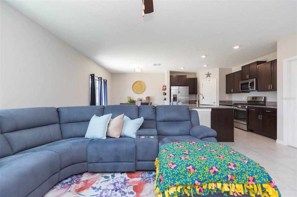 Active With Contract: $350,000 (4 beds, 2 baths, 1914 Square Feet)