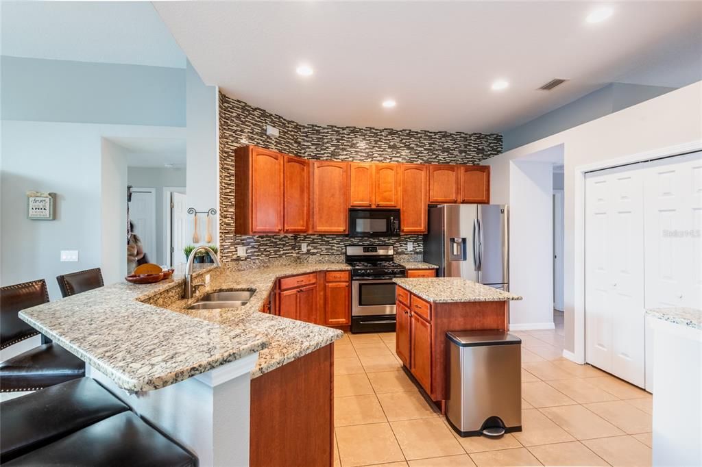 Gas stove! Double closet pantry!