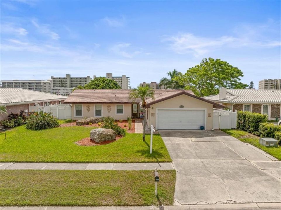 For Sale: $1,400,000 (4 beds, 3 baths, 2363 Square Feet)