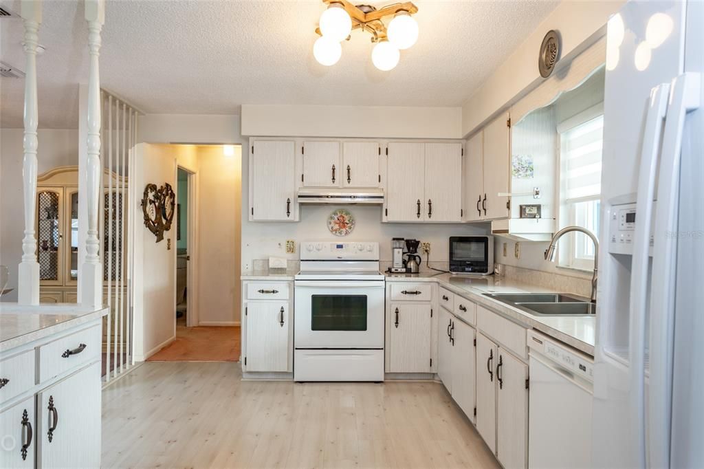 For Sale: $269,900 (3 beds, 2 baths, 1645 Square Feet)