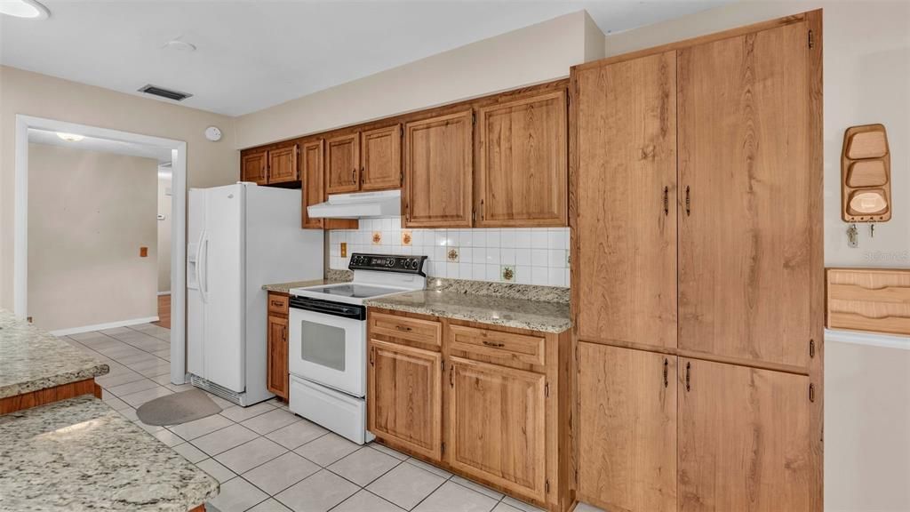 For Sale: $299,900 (2 beds, 2 baths, 1789 Square Feet)