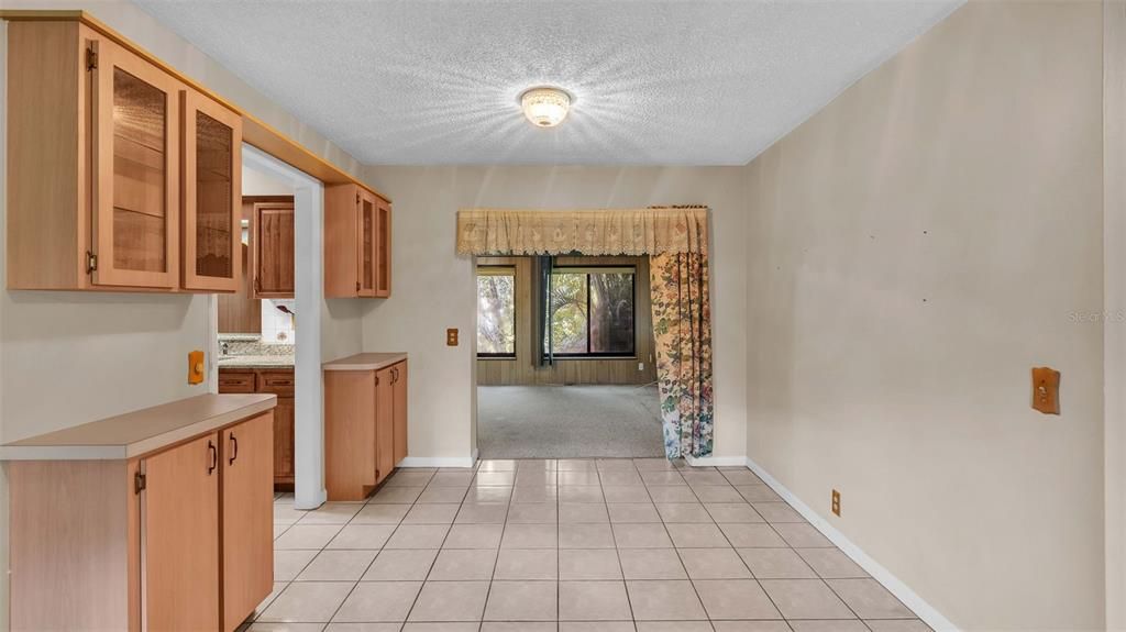 For Sale: $299,900 (2 beds, 2 baths, 1789 Square Feet)