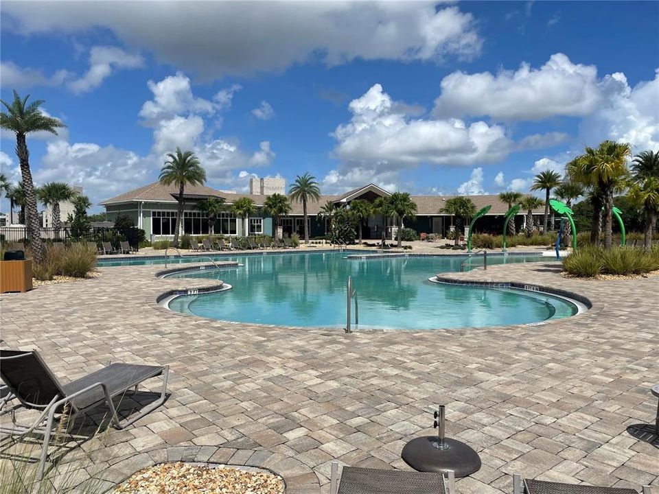 Active With Contract: $2,690 (3 beds, 2 baths, 1599 Square Feet)