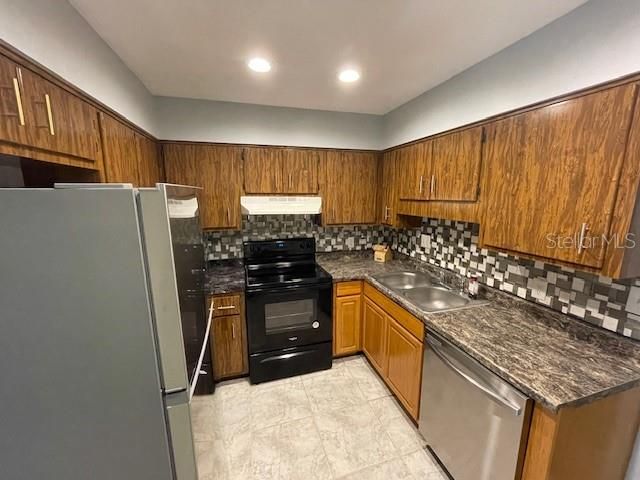 For Rent: $1,395 (3 beds, 2 baths, 2019 Square Feet)