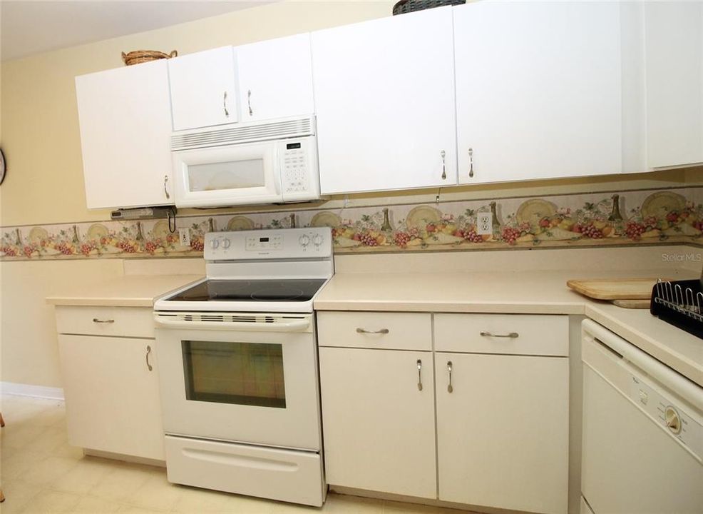 For Sale: $349,000 (2 beds, 2 baths, 1363 Square Feet)