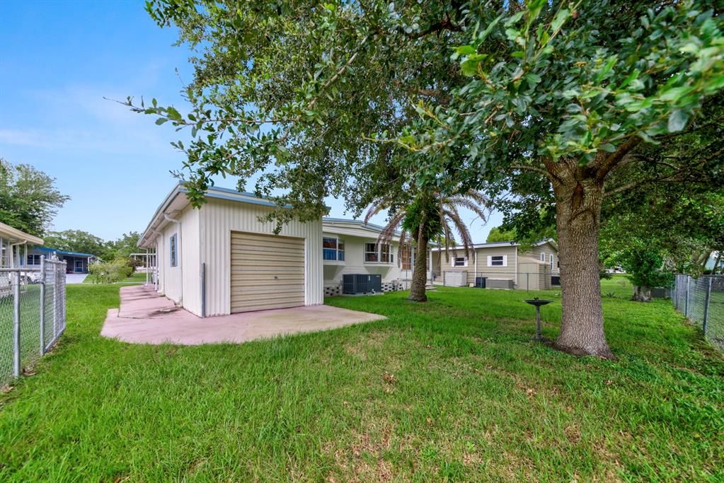 Active With Contract: $155,900 (2 beds, 2 baths, 960 Square Feet)