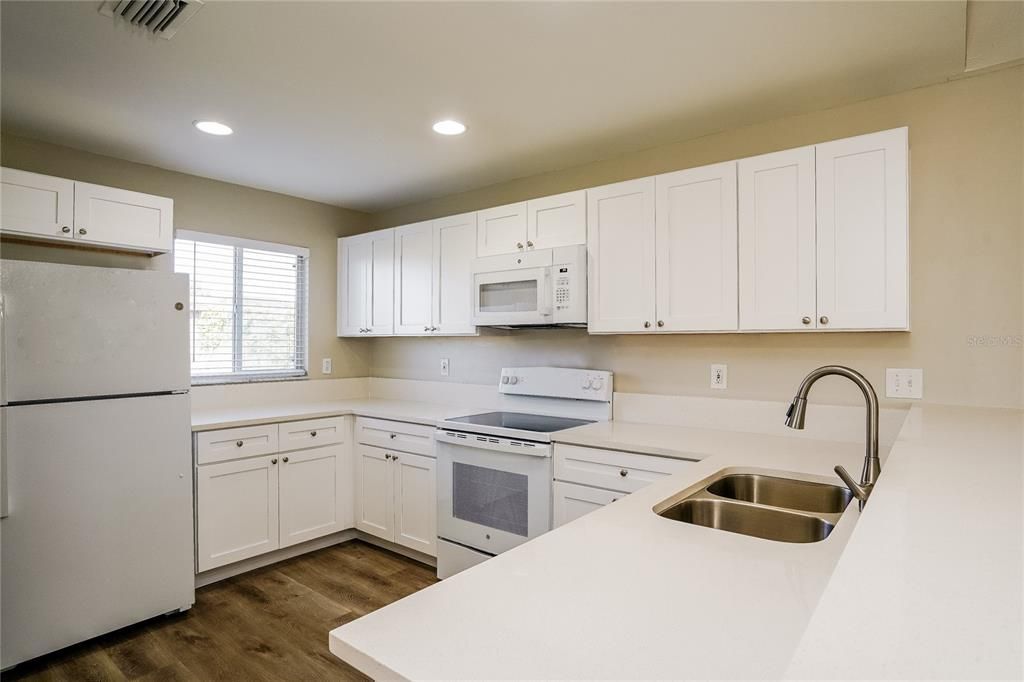 For Rent: $2,095 (3 beds, 2 baths, 1584 Square Feet)