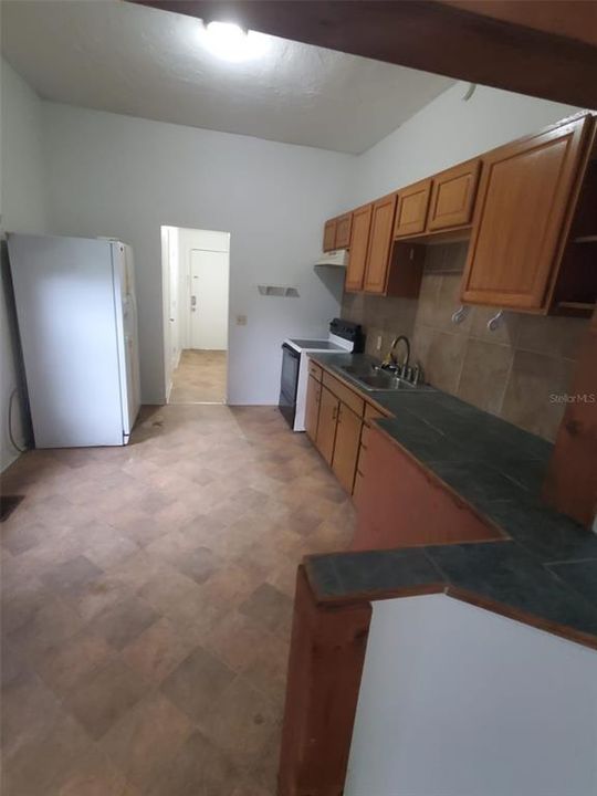 For Sale: $174,000 (3 beds, 1 baths, 1083 Square Feet)