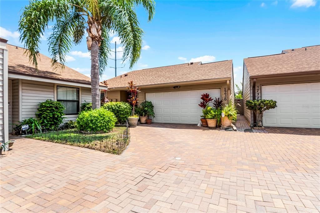 Active With Contract: $400,000 (4 beds, 2 baths, 1565 Square Feet)