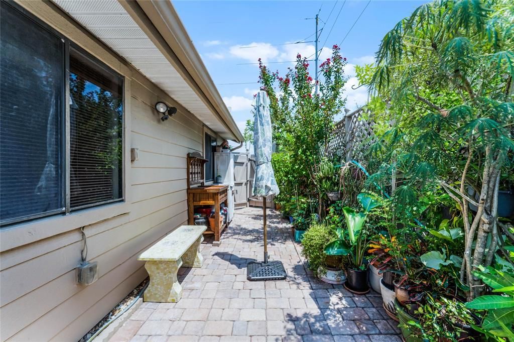 Active With Contract: $400,000 (4 beds, 2 baths, 1565 Square Feet)