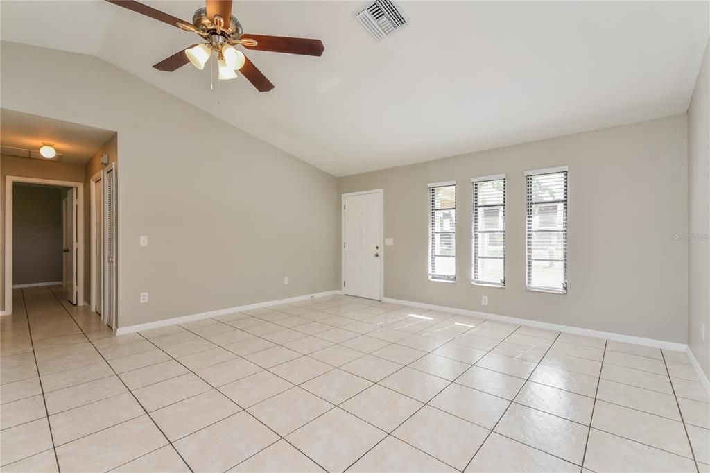 For Rent: $1,830 (3 beds, 2 baths, 1244 Square Feet)