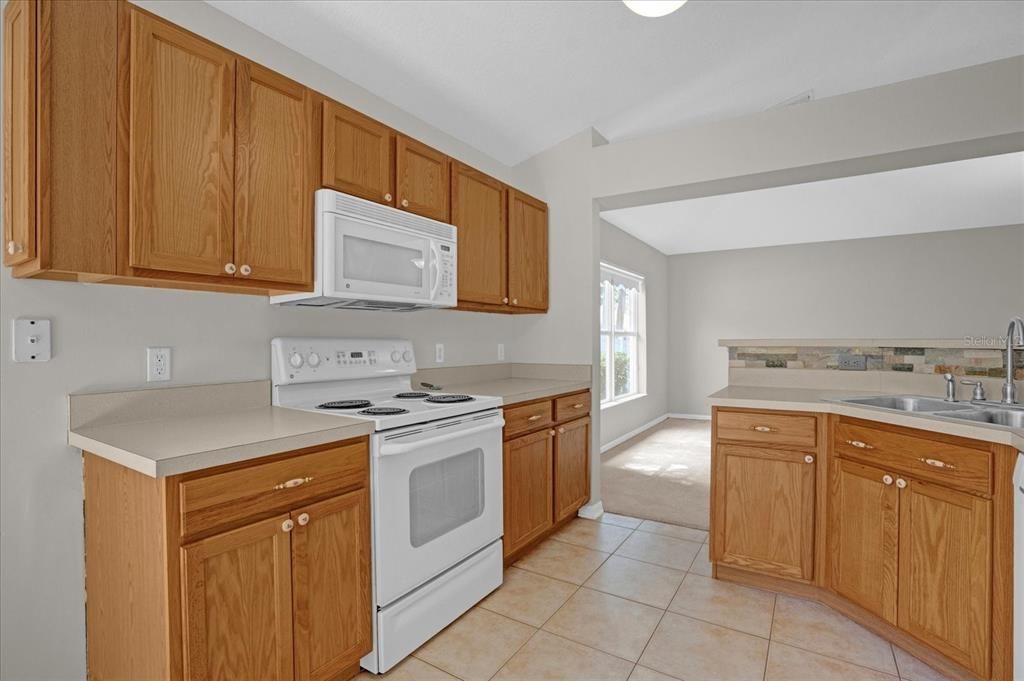 Active With Contract: $325,500 (3 beds, 2 baths, 2248 Square Feet)