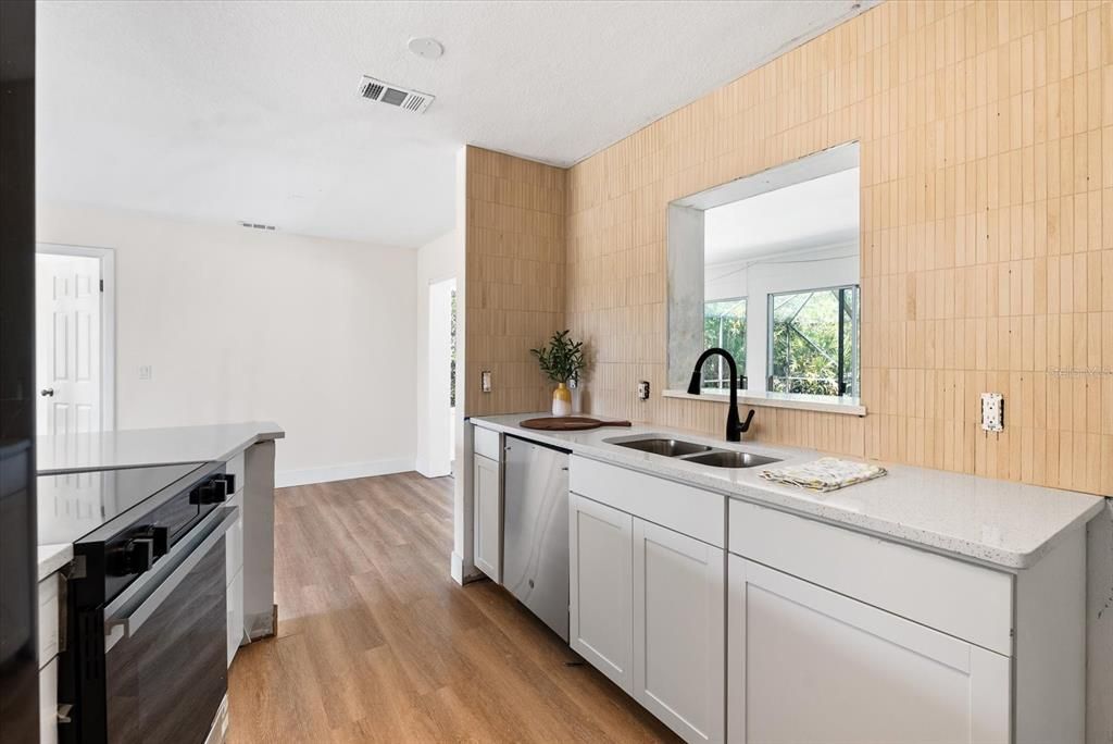 Active With Contract: $309,900 (3 beds, 2 baths, 1271 Square Feet)