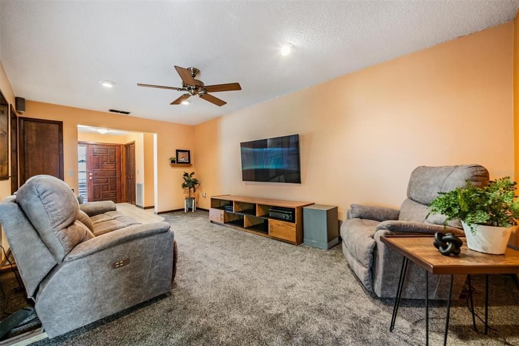 Active With Contract: $320,000 (3 beds, 2 baths, 1575 Square Feet)