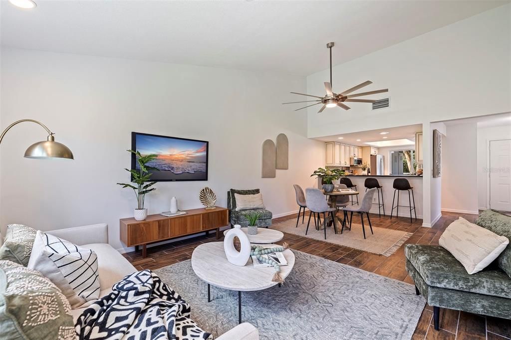 Active With Contract: $299,000 (2 beds, 2 baths, 1100 Square Feet)