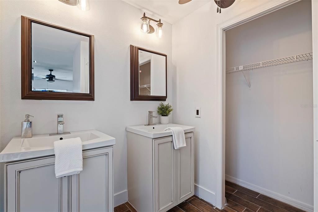 Active With Contract: $299,000 (2 beds, 2 baths, 1100 Square Feet)