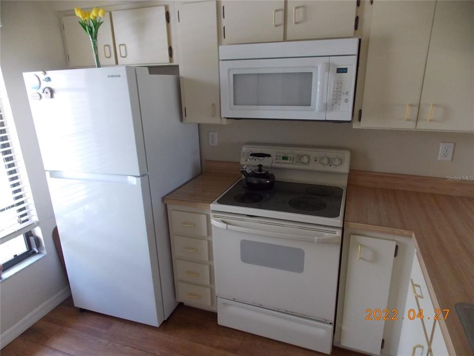 For Rent: $1,400 (2 beds, 2 baths, 891 Square Feet)