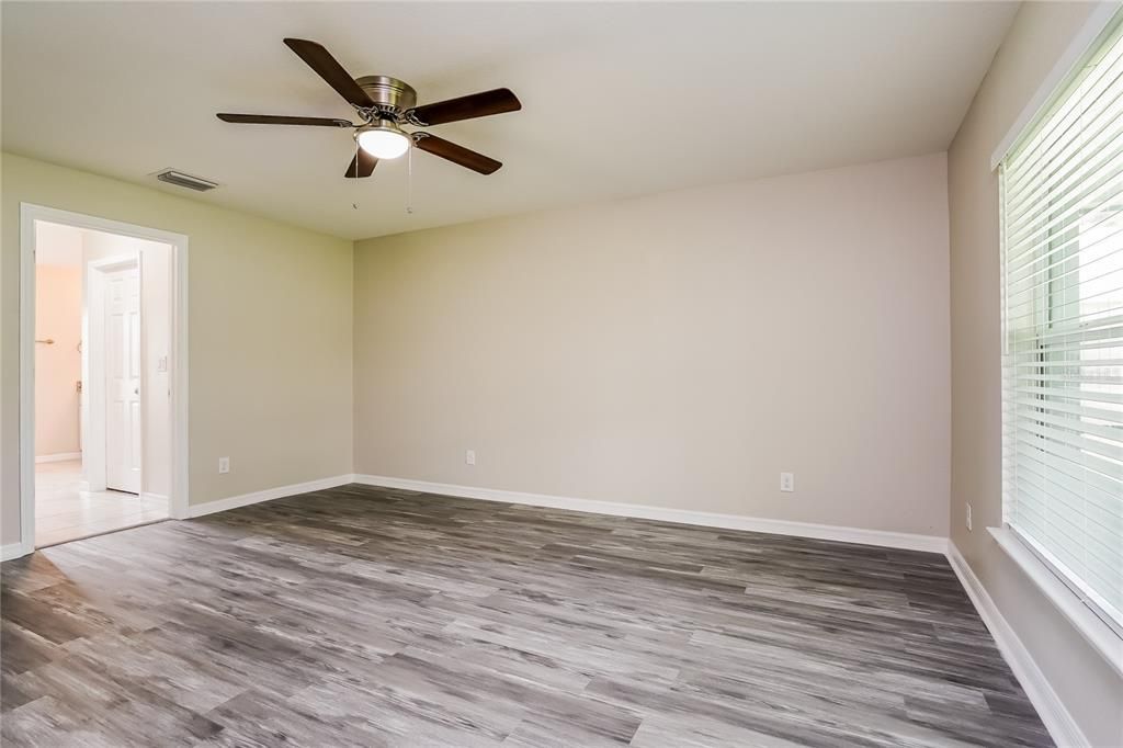 For Rent: $2,100 (3 beds, 2 baths, 1619 Square Feet)