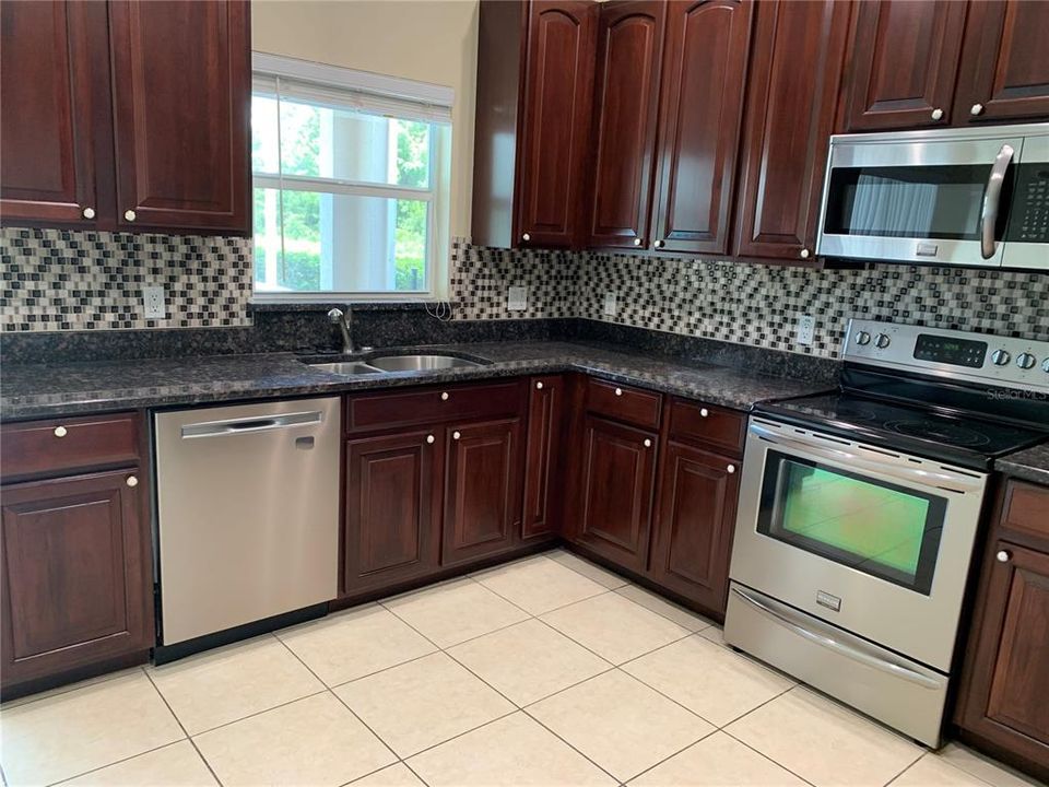 Kitchen with sink, window and dishwasher