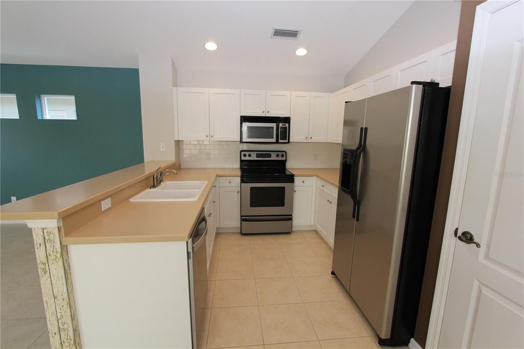 For Rent: $2,400 (2 beds, 2 baths, 1200 Square Feet)