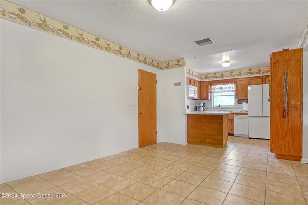 For Sale: $269,900 (3 beds, 2 baths, 1430 Square Feet)