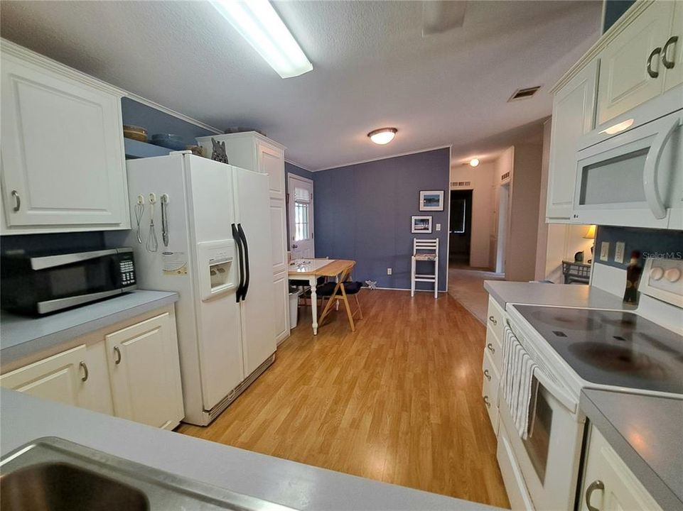 For Rent: $3,000 (2 beds, 2 baths, 1400 Square Feet)