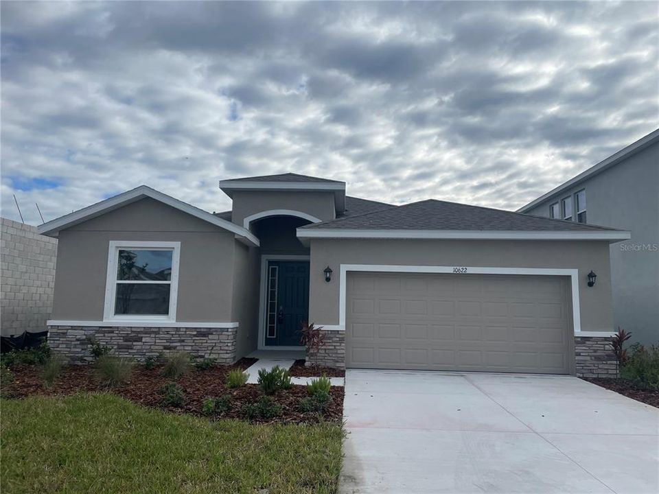 Recently Sold: $400,000 (4 beds, 2 baths, 2045 Square Feet)