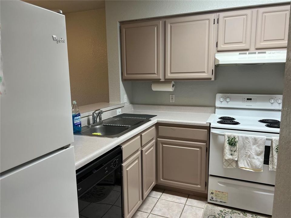 For Sale: $199,000 (1 beds, 1 baths, 861 Square Feet)