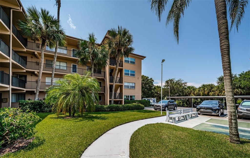 The front of the property showcases a scenic landscape, with manicured lawns and thoughtfully arranged plants that frame the exterior and create a pleasant atmosphere.