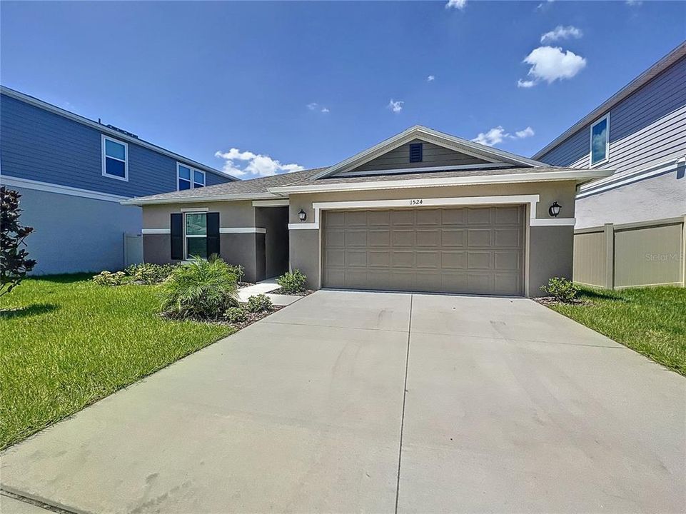 Active With Contract: $2,400 (4 beds, 2 baths, 1696 Square Feet)