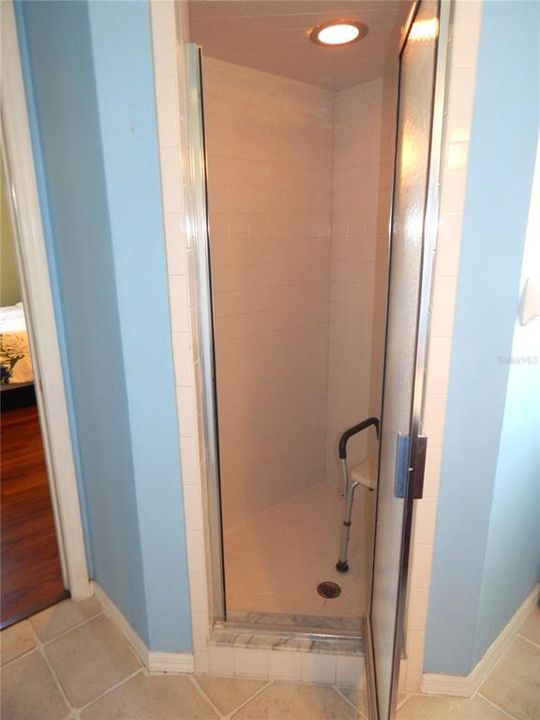 M/Bth Walk-In Shower