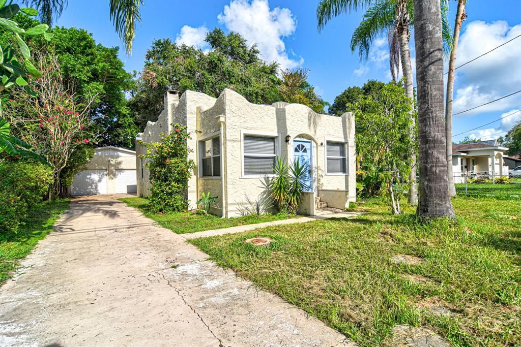 Active With Contract: $2,250 (3 beds, 2 baths, 1467 Square Feet)