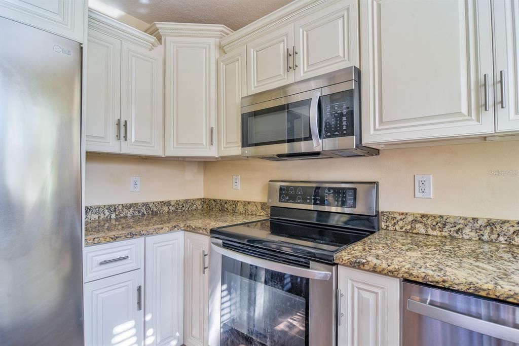 Active With Contract: $2,250 (3 beds, 2 baths, 1467 Square Feet)