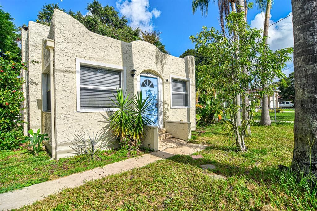 Active With Contract: $2,250 (3 beds, 2 baths, 1467 Square Feet)