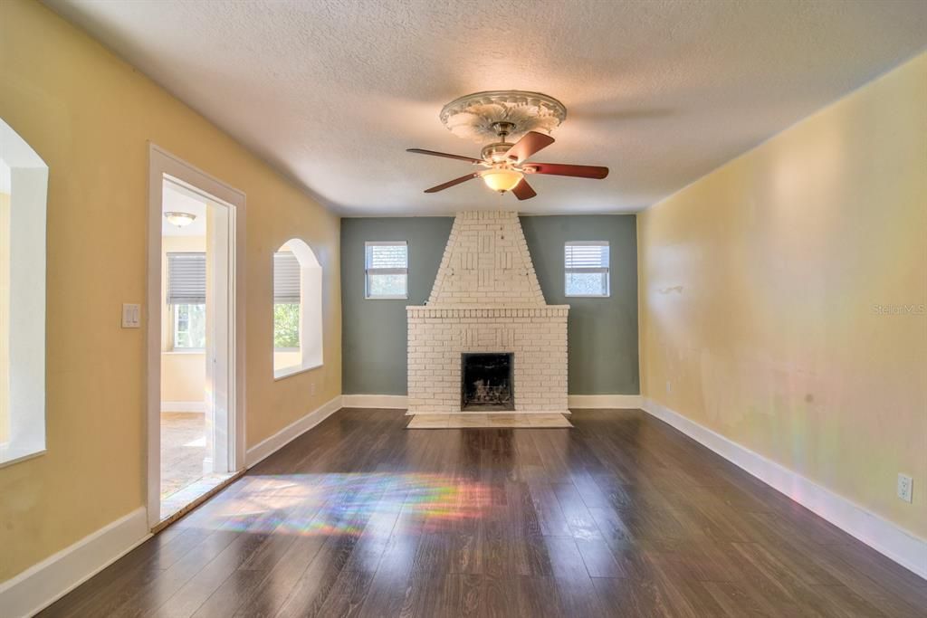 Active With Contract: $2,250 (3 beds, 2 baths, 1467 Square Feet)