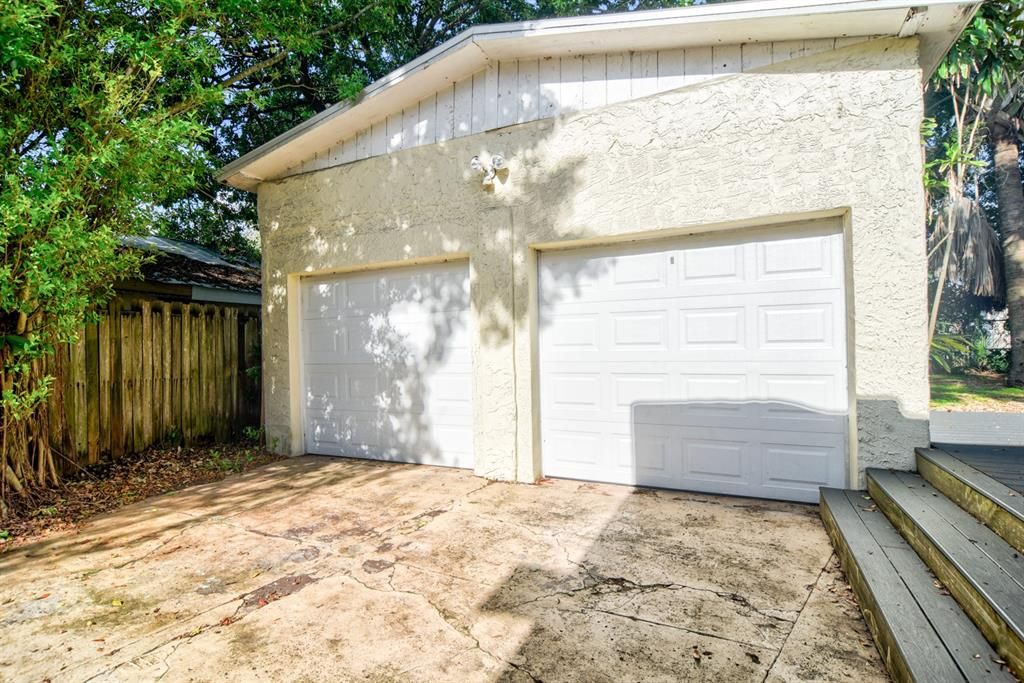 Active With Contract: $2,250 (3 beds, 2 baths, 1467 Square Feet)